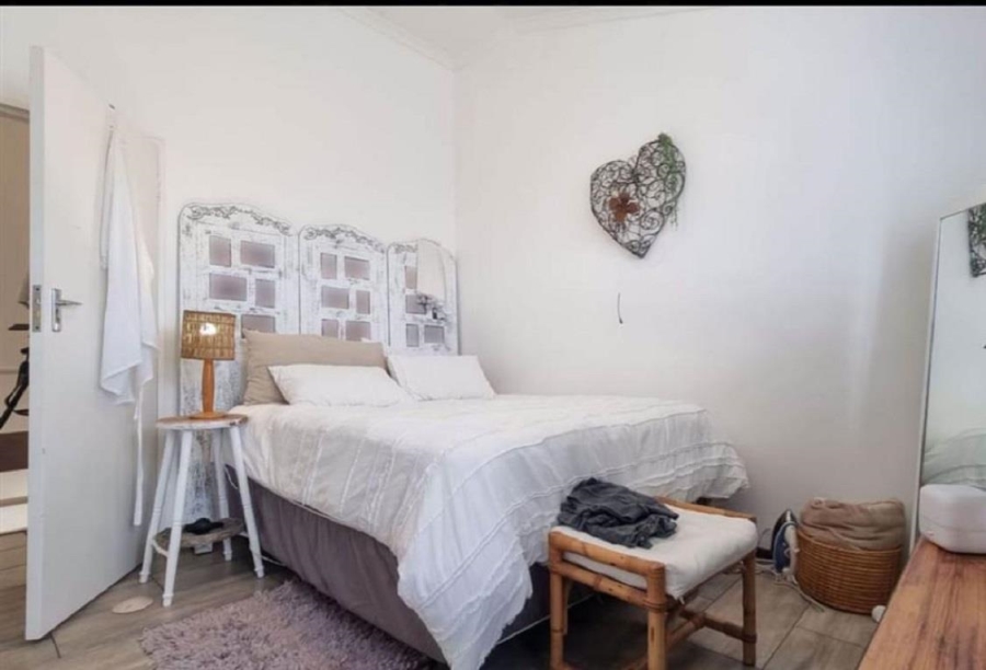 3 Bedroom Property for Sale in Vredehoek Western Cape